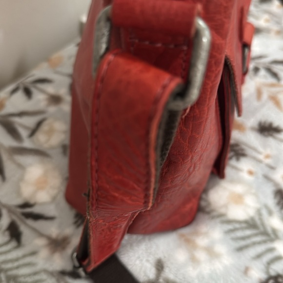 Red 100% leather Jack George shoulder or crossbody bag..gently used🍀 - Picture 3 of 11